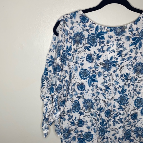🌷NWT Blue floral dress with tied sleeves! - Picture 3 of 8